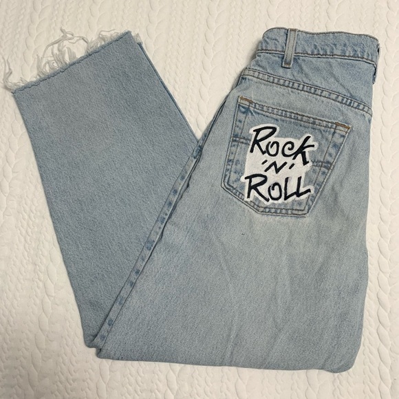 custom Levi’s 560 loose fit tapered leg cropped, distressed hem - Picture 3 of 11